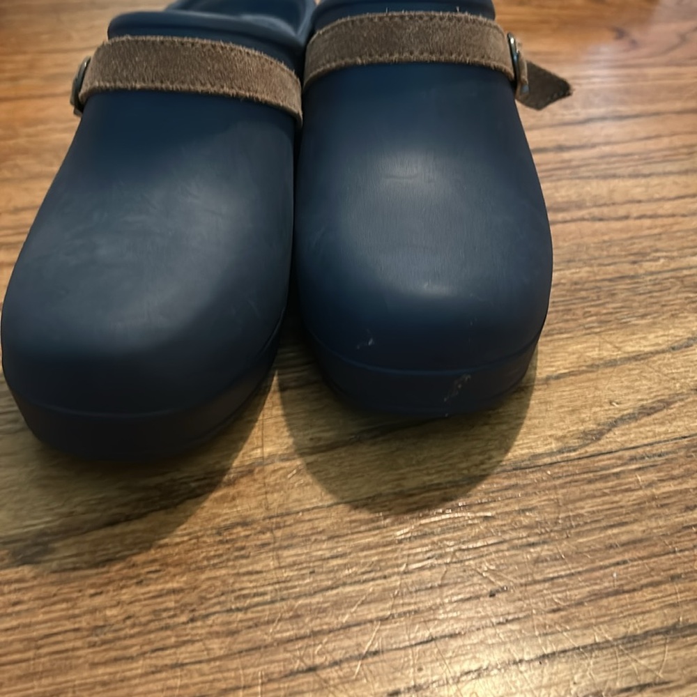 Crocs | Sarah Navy Mules Clogs W Brown Suede Strap Comfort-size 9 - Picture 4 of 6